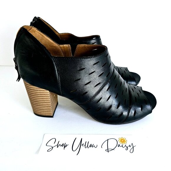 Clarks Banoy Takala Black‎ Leather Peep-Toe Cut-Out Booties Zipper Sz 11~SH159.1 - Picture 1 of 9